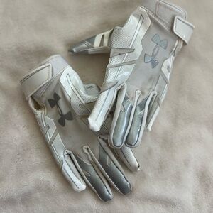 UA Under Armour YOUTH MEDIUM white football gloves